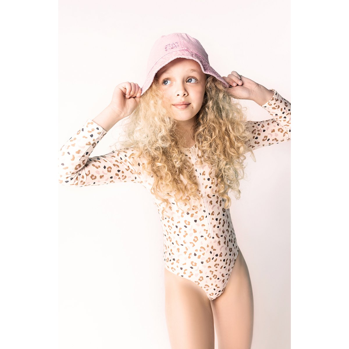 Swim Essentials Ολόσωμο μαγιό με προστασία UPF50+ και μακριά μανίκια- "Offwhite Kahki Leopard"