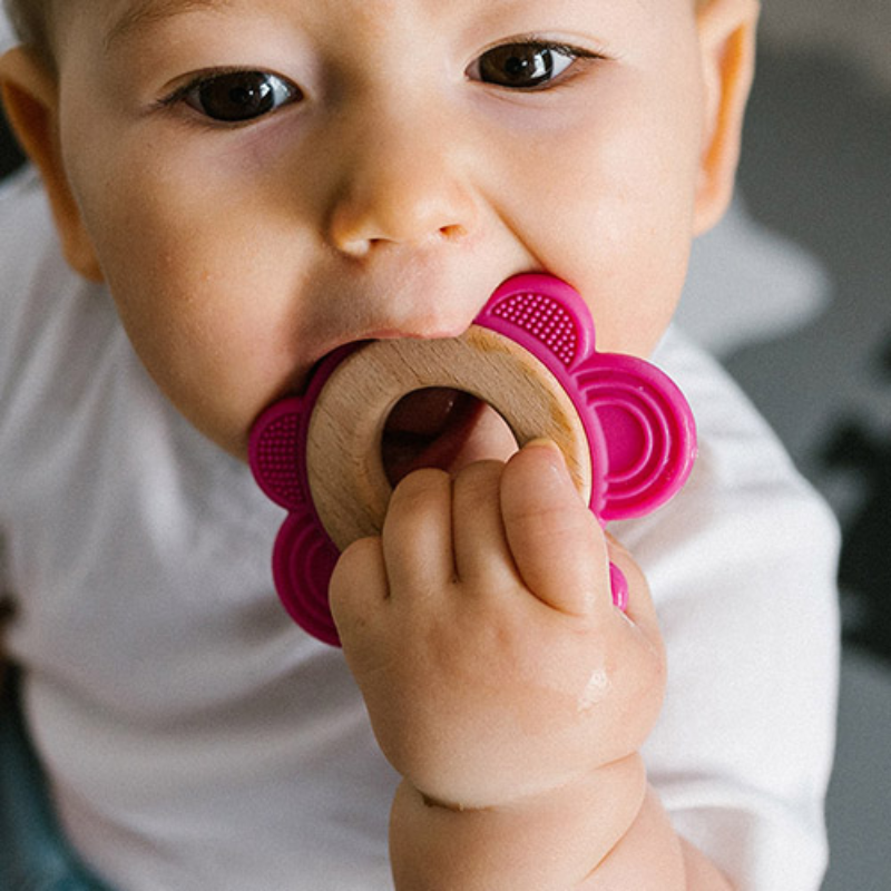 BabyOno: Μασητικό από μαλακή σιλικόνη και ξύλο -Πεταλούδα